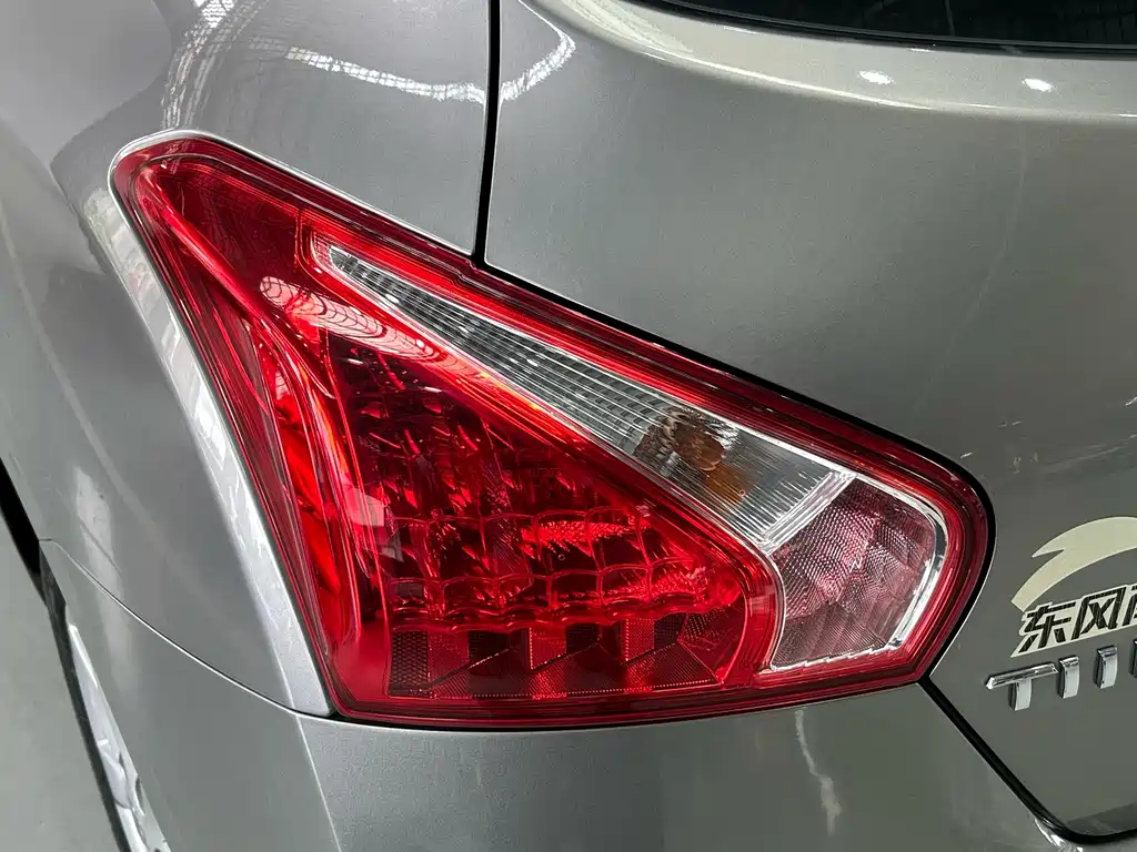 Nissan Tiida 2014 — фото 28