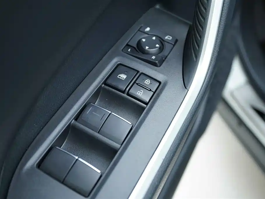 Toyota RAV4 2020 — фото 11