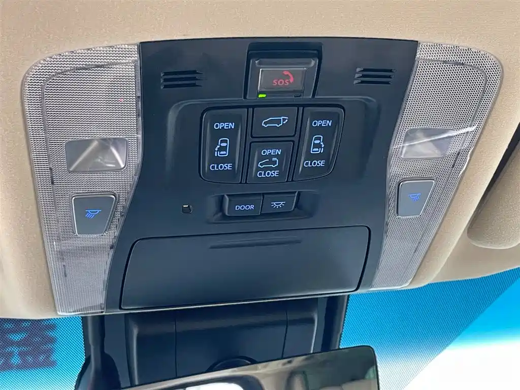Toyota Alphard 2023 — фото 29