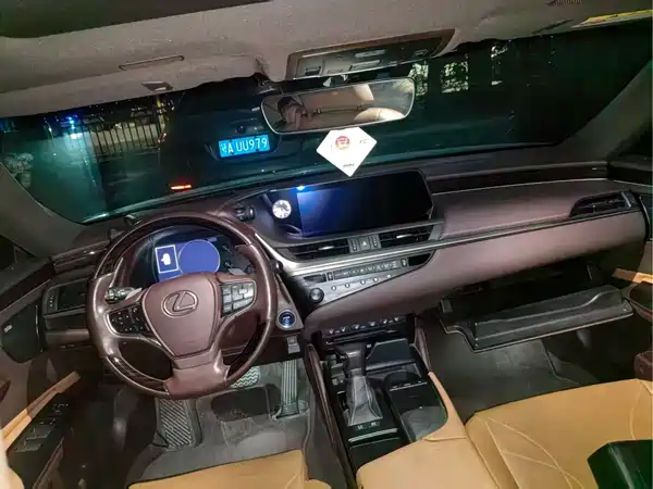 Lexus ES 2019