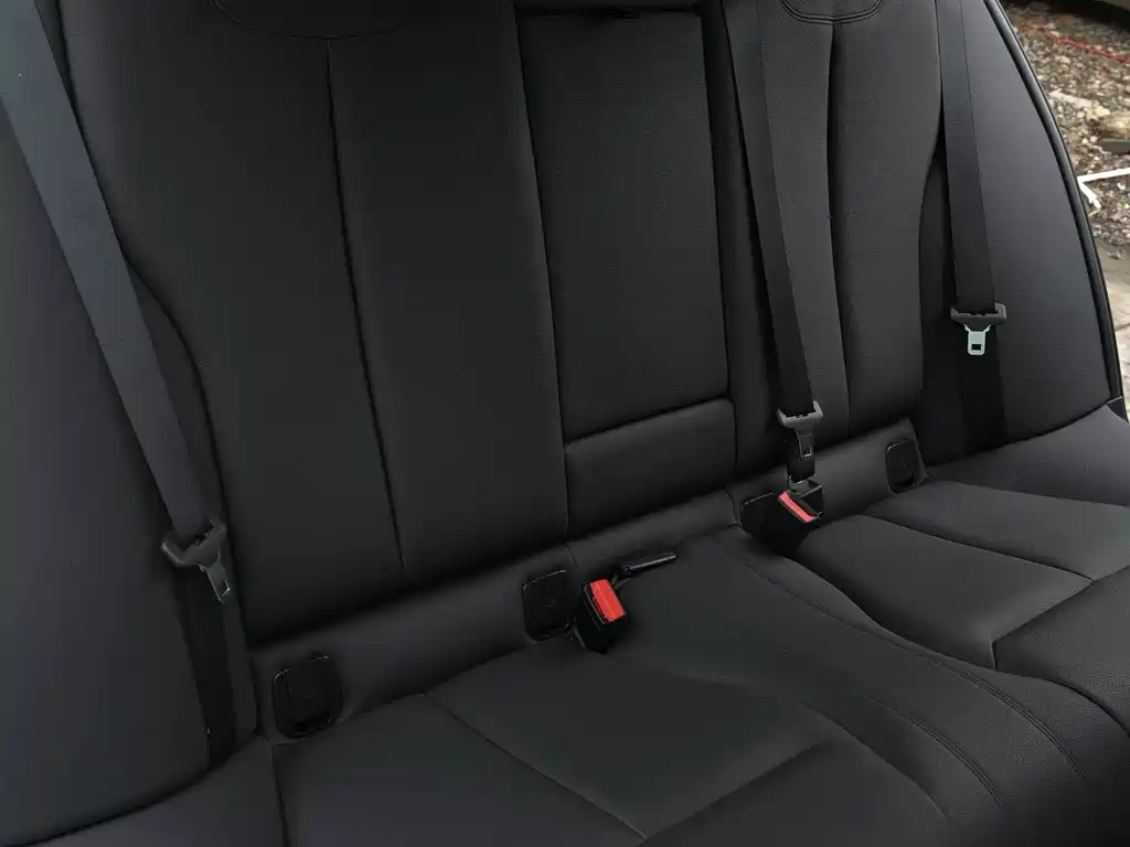 BMW 3 Series 2019 — фото 19
