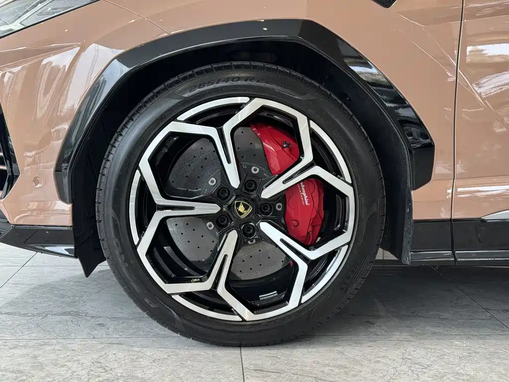 Lamborghini Urus 2018 — фото 9