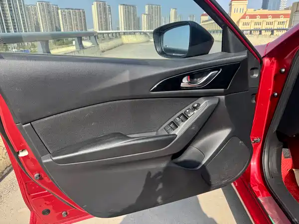 Mazda 3 Axela 2016
