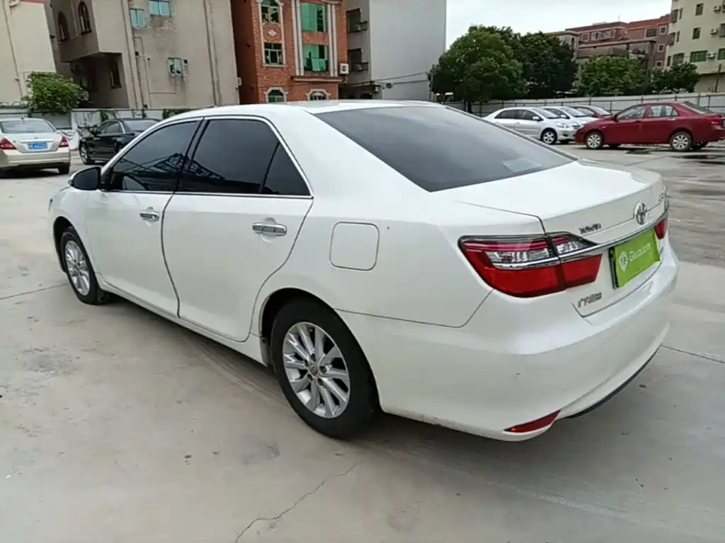 Toyota Camry 2017 — фото 23