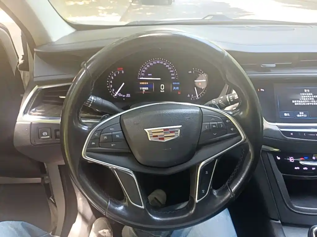 Cadillac XT5 2017 — фото 11