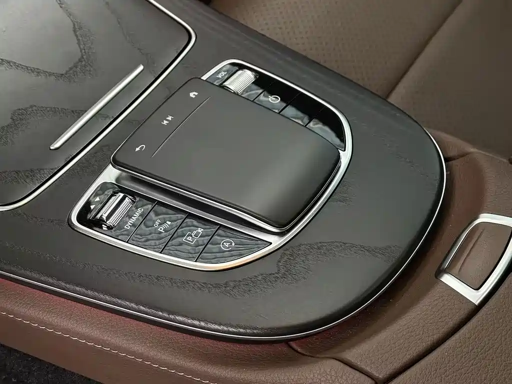 Mercedes-Benz E-Class 2022 — фото 11