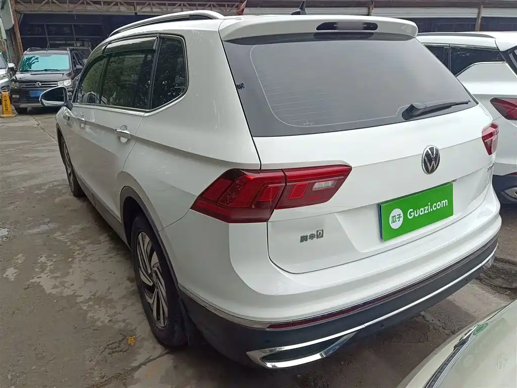Volkswagen Tiguan L 2023 — фото 23