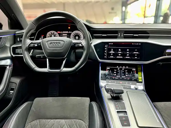 Audi A6L 2022