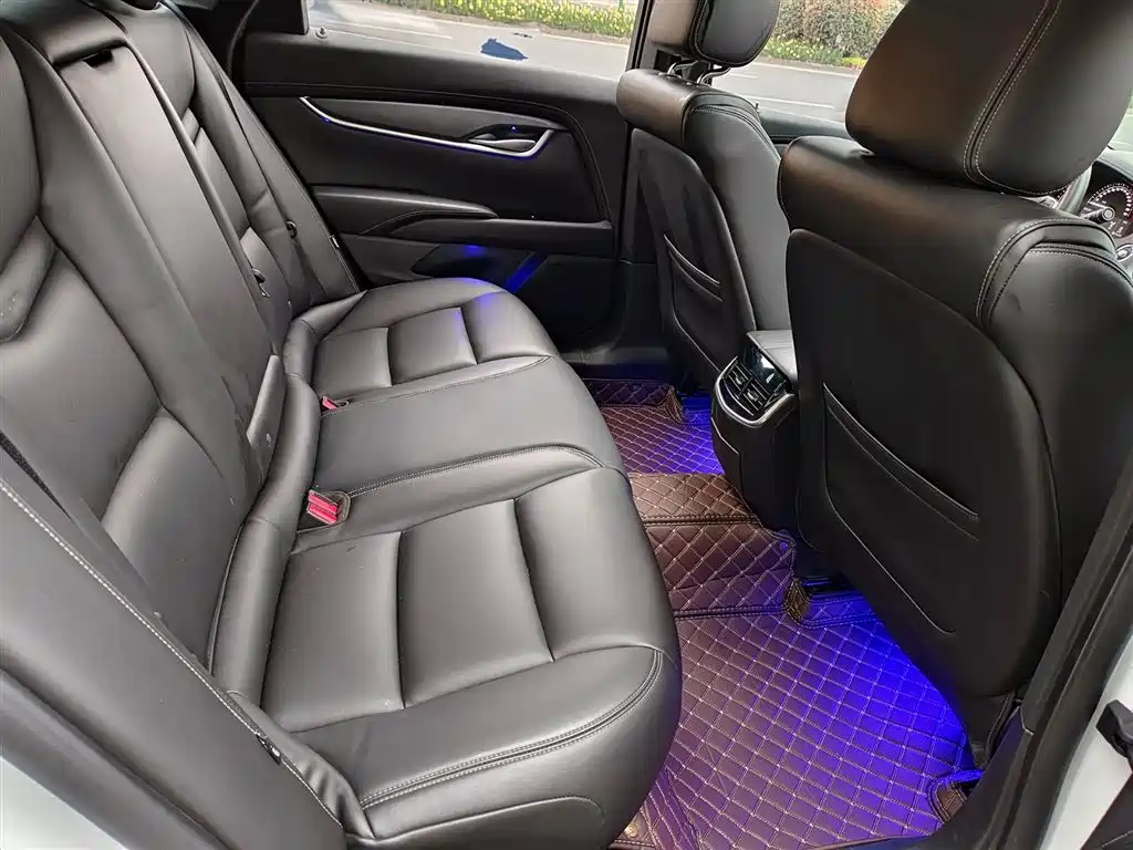 Cadillac XTS 2018 — фото 10