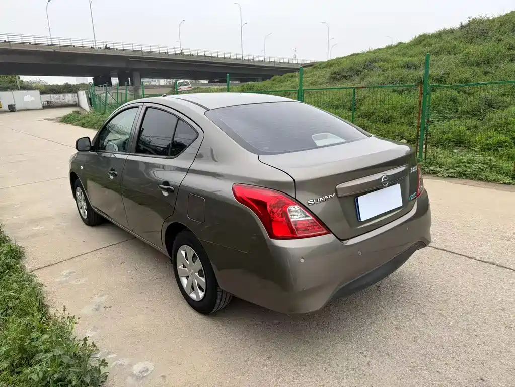 Nissan Sunny 2016 — фото 12