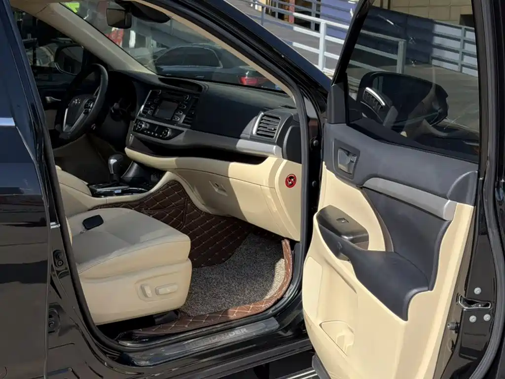 Toyota Highlander 2018 — фото 15
