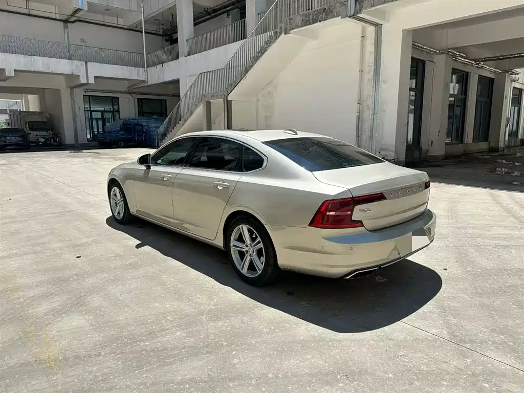 Volvo S90 2017 — фото 9