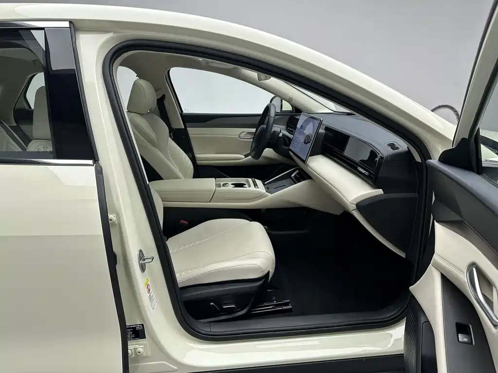 BYD Qin L 2025 — фото 11