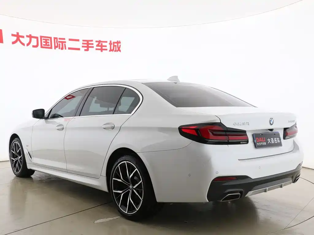BMW 5 Series 2022 — фото 16