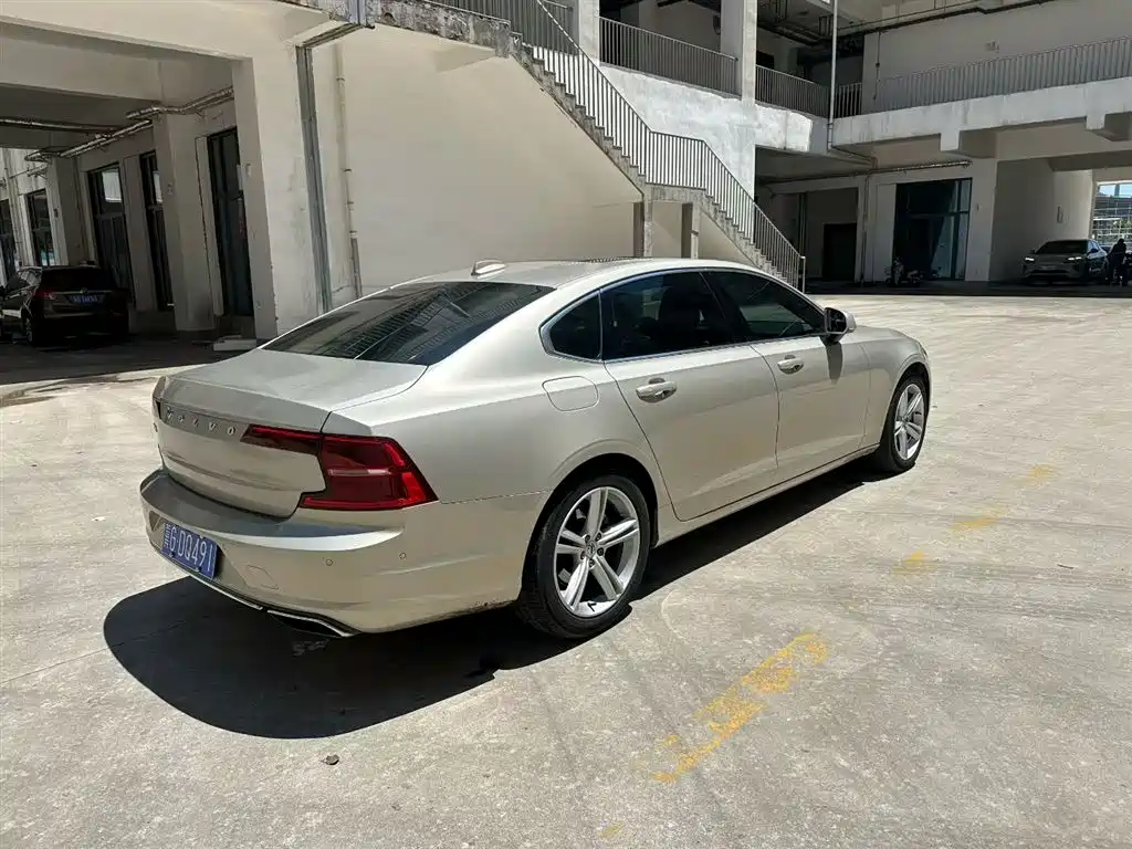 Volvo S90 2017 — фото 8