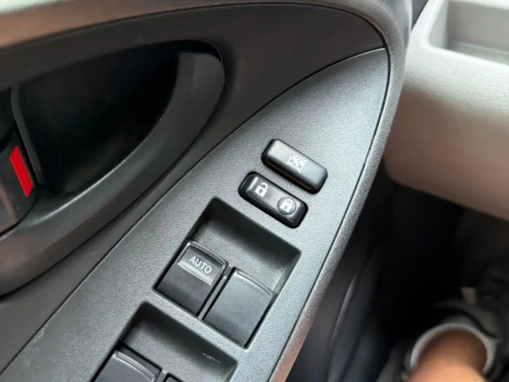 Toyota RAV4 2010 — фото 26