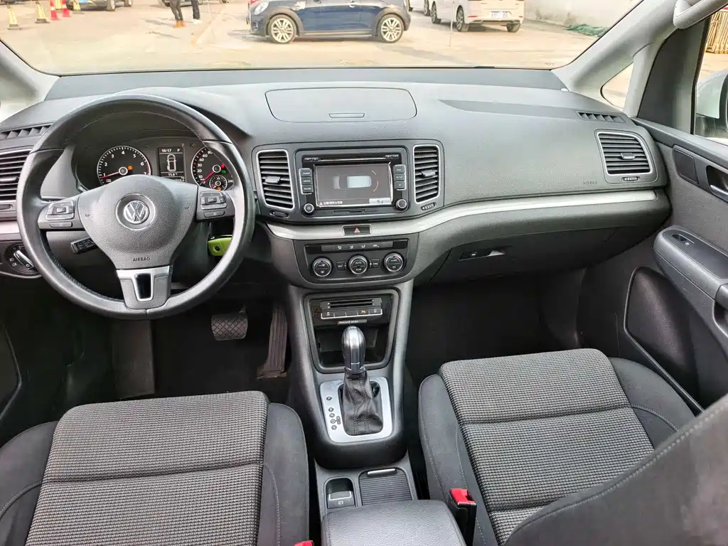 Volkswagen Sharan 2016 — фото 11