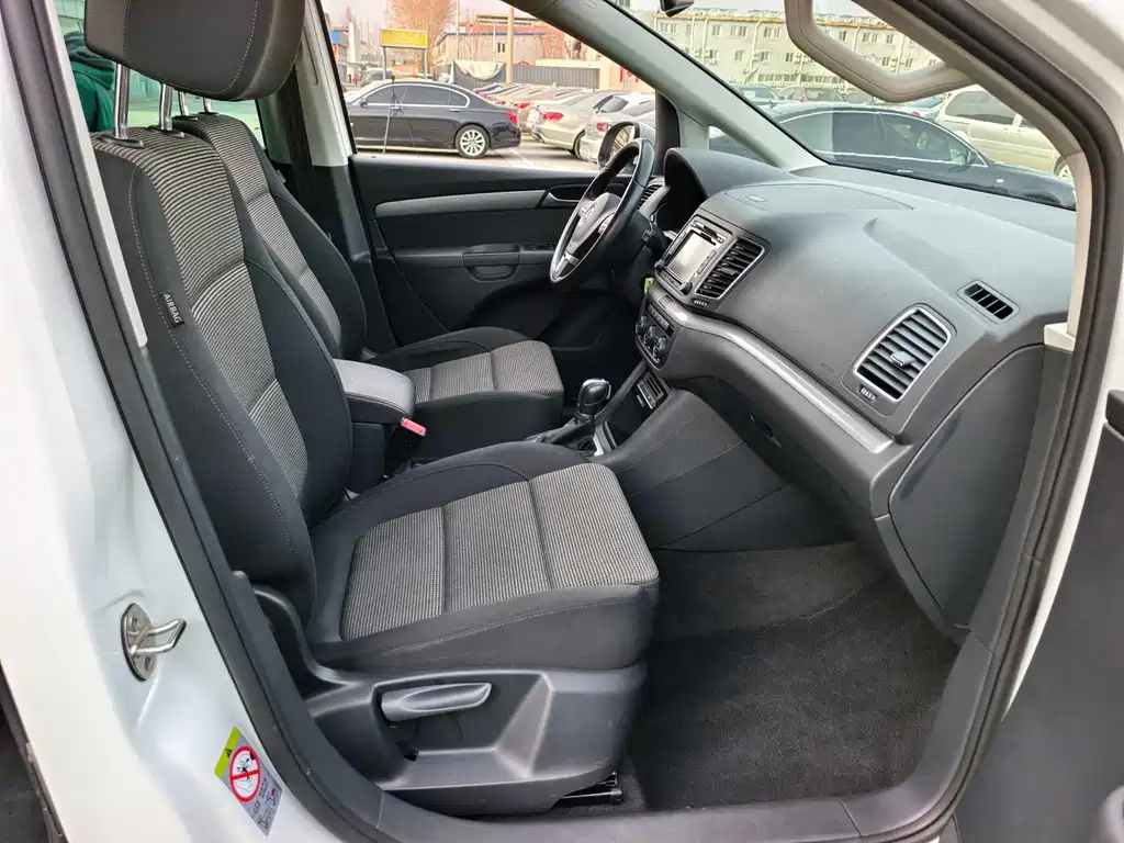 Volkswagen Sharan 2016 — фото 17