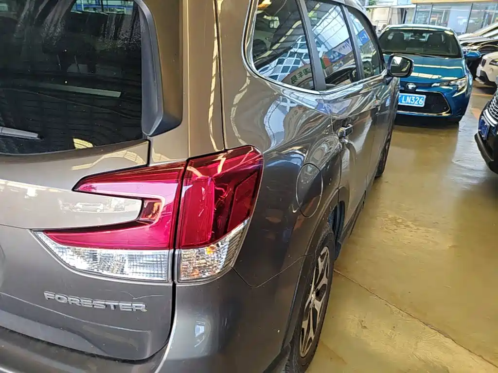 Subaru Forester 2020 — фото 8