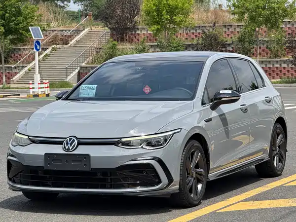 Volkswagen Golf 2021