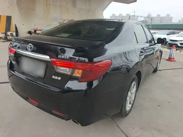 Toyota Reiz 2013