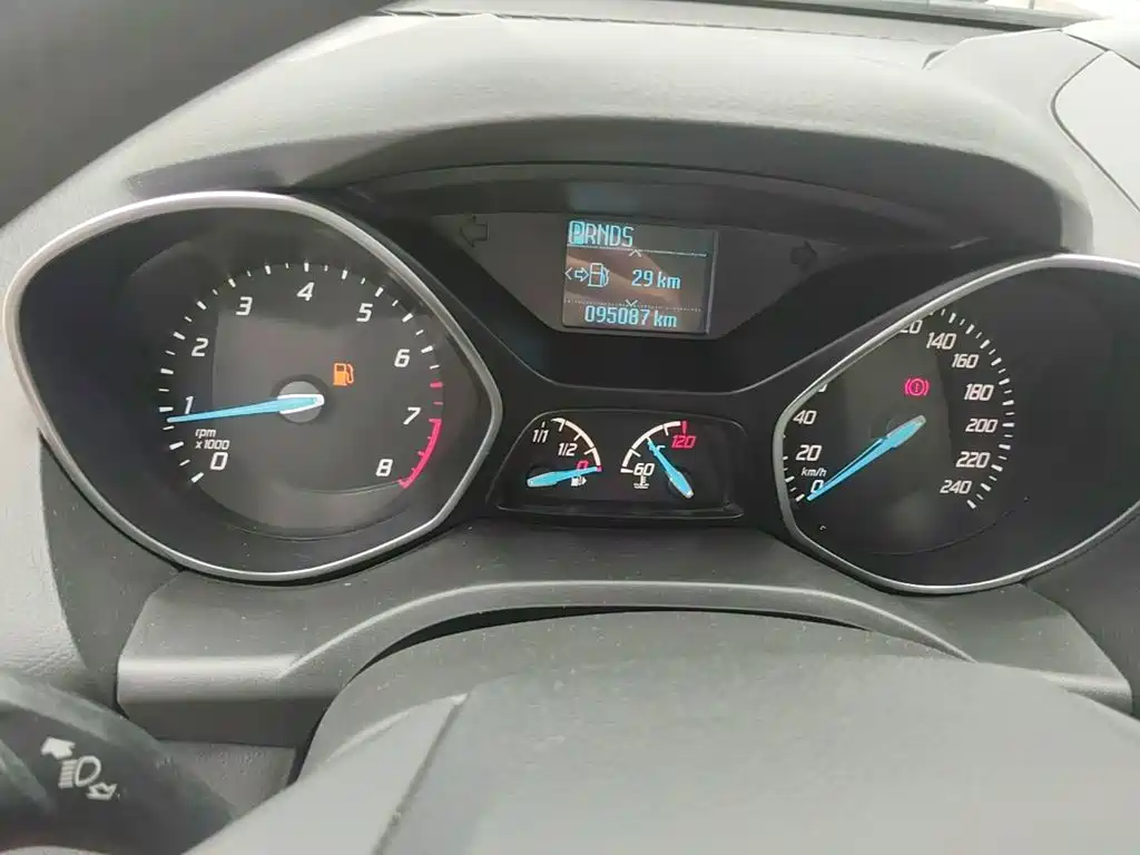 Ford Kuga 2015 — фото 12