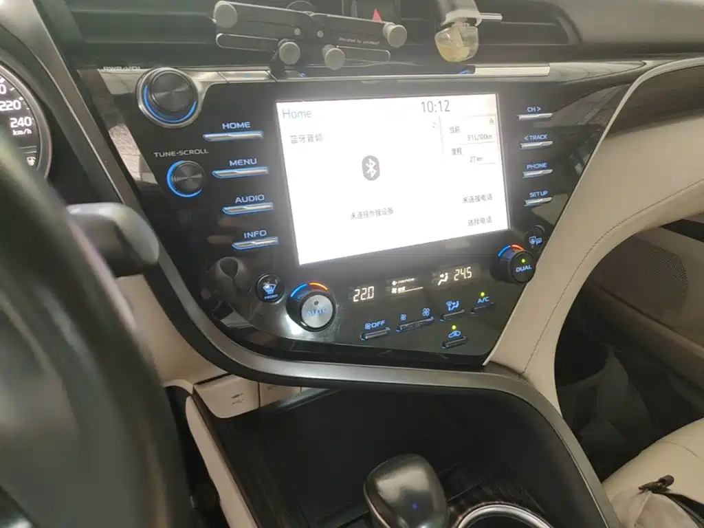 Toyota Camry 2018 — фото 13