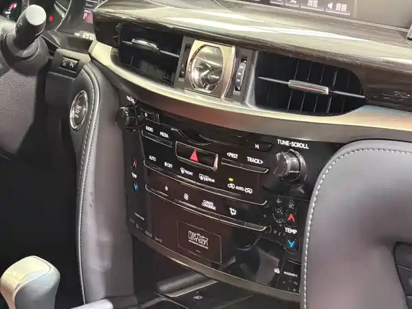 Lexus LX 2017