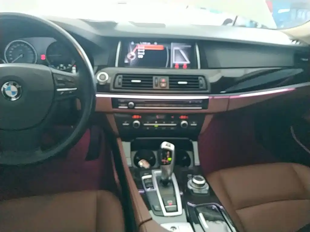 BMW 5 Series 2015 — фото 13
