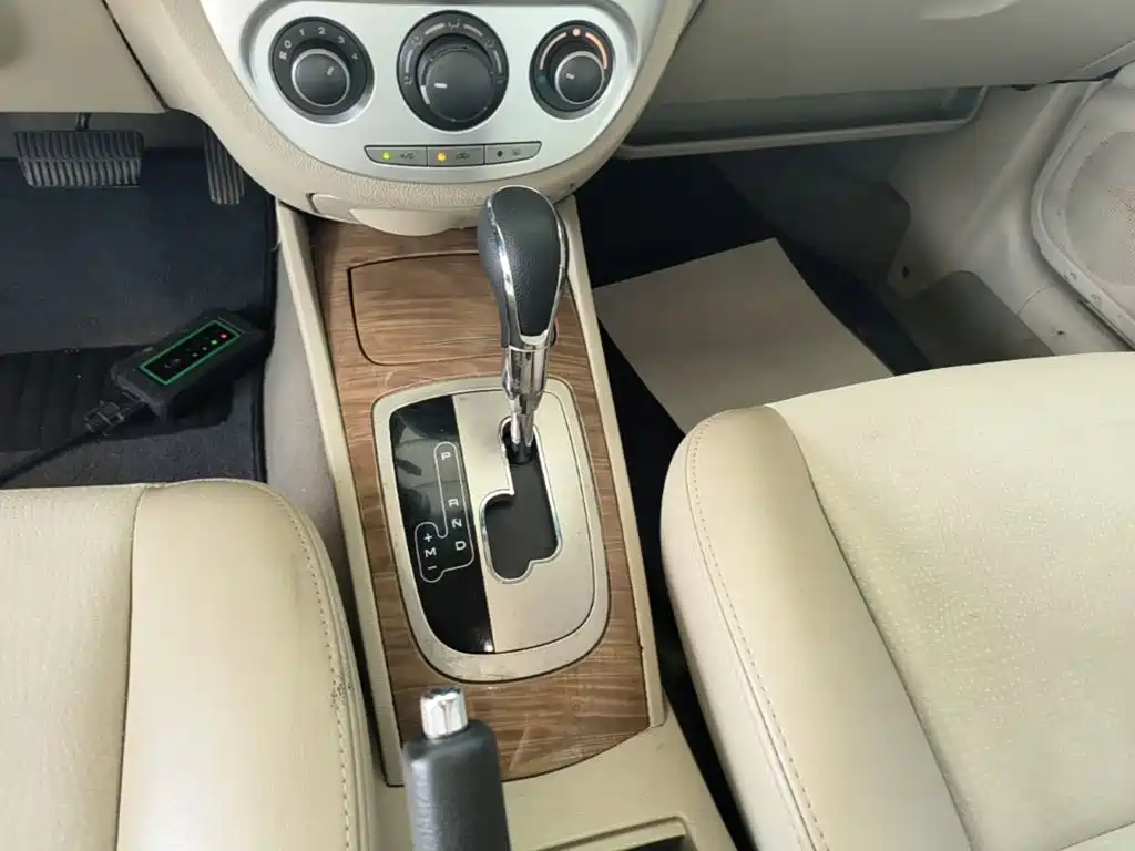 Buick Excelle 2015 — фото 14