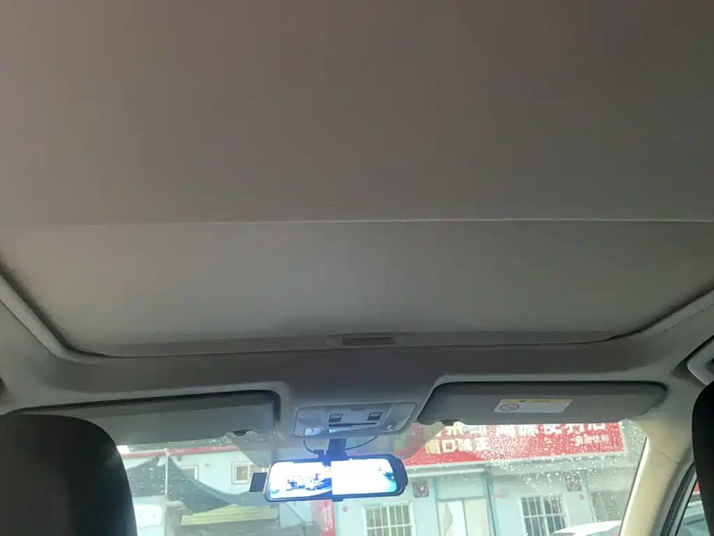 Toyota RAV4 2017 — фото 12