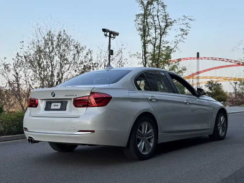 BMW 3 Series 2017 — фото 9