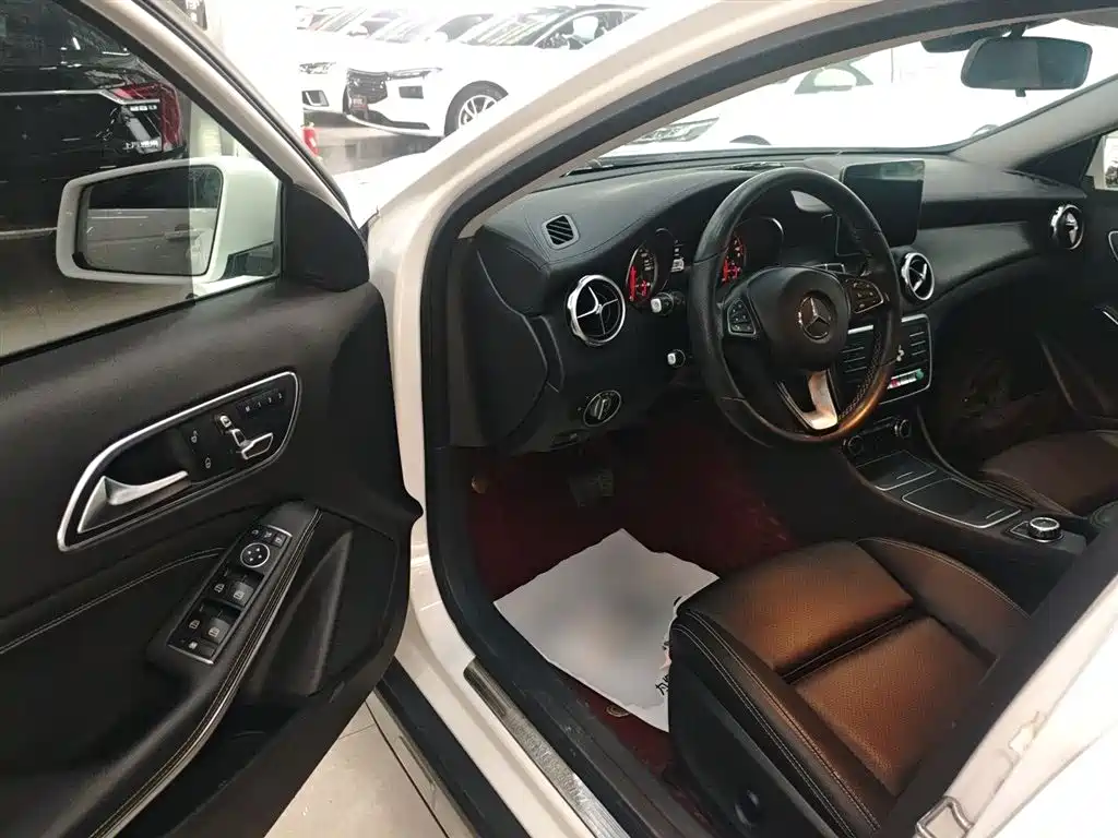 Mercedes-Benz GLA 2018 — фото 12