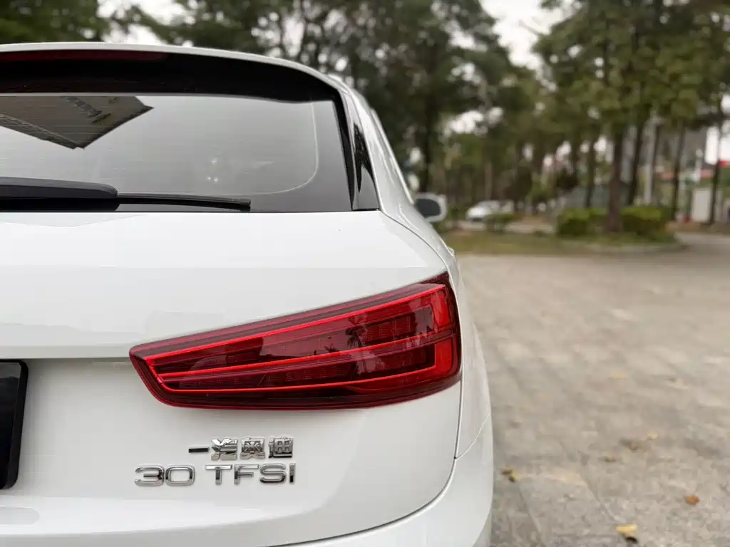 Audi Q3 2016 — фото 15