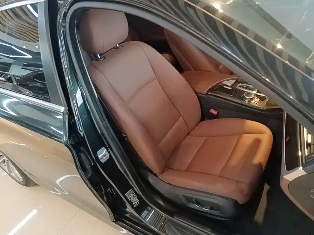 BMW 5 Series 2015 — фото 25