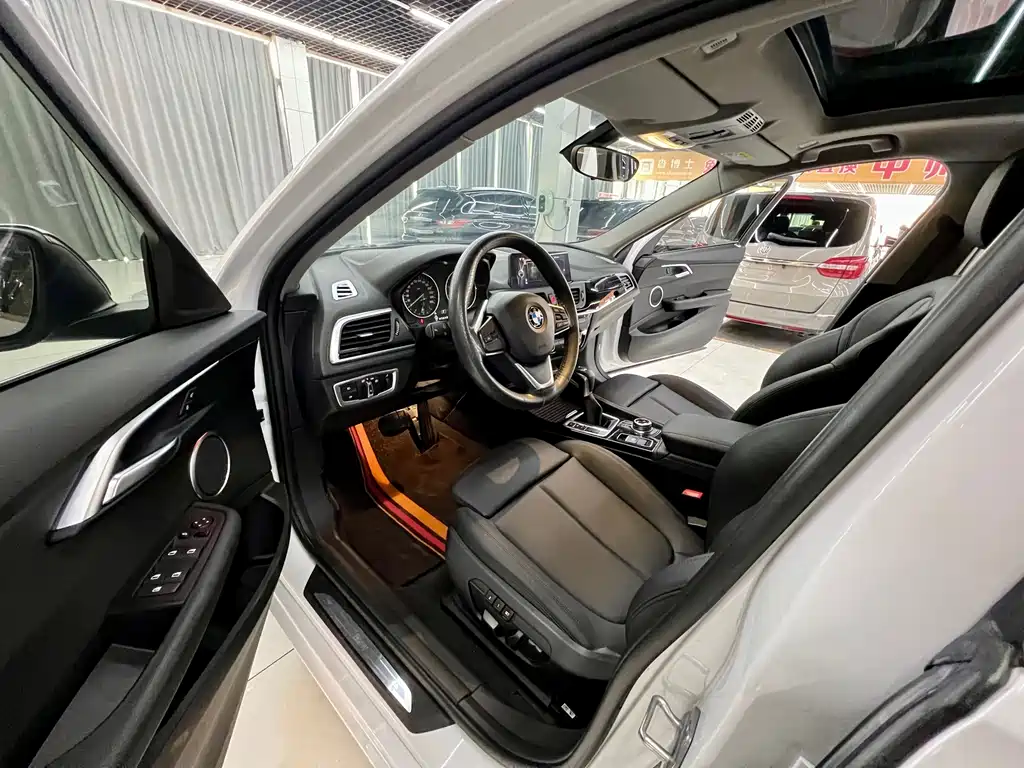 BMW 1 Series 2017 — фото 10