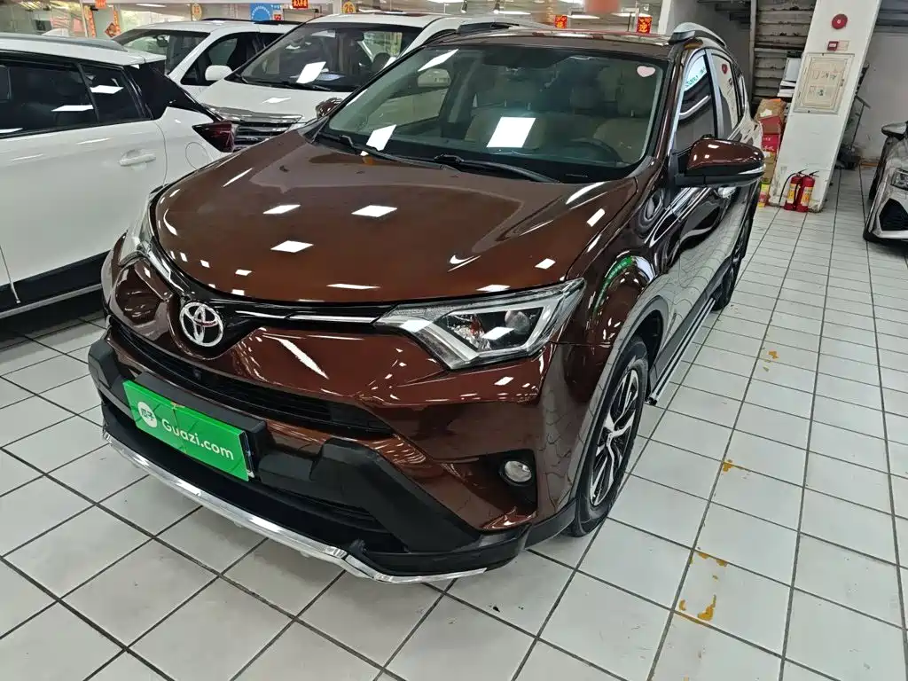 Toyota RAV4 2017 — фото 2