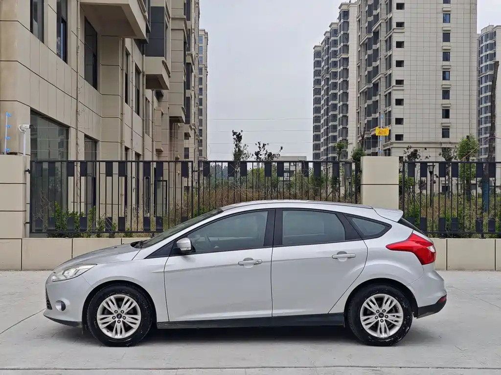Ford Focus 2014 — фото 3