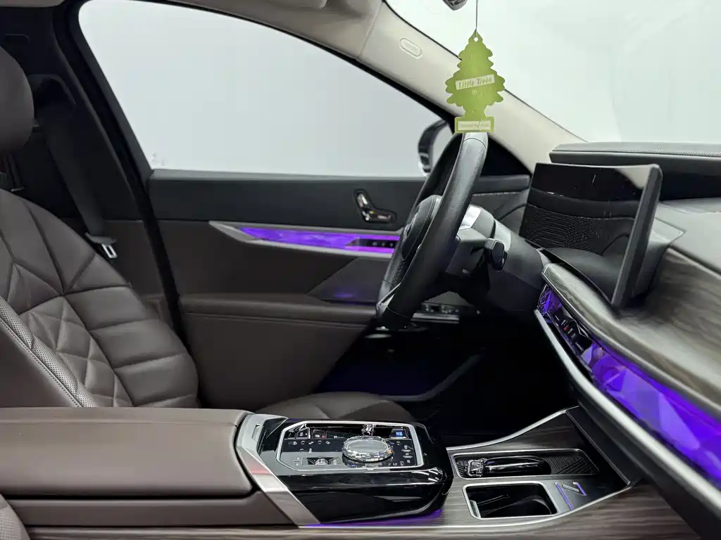 BMW i7 2025 — фото 21