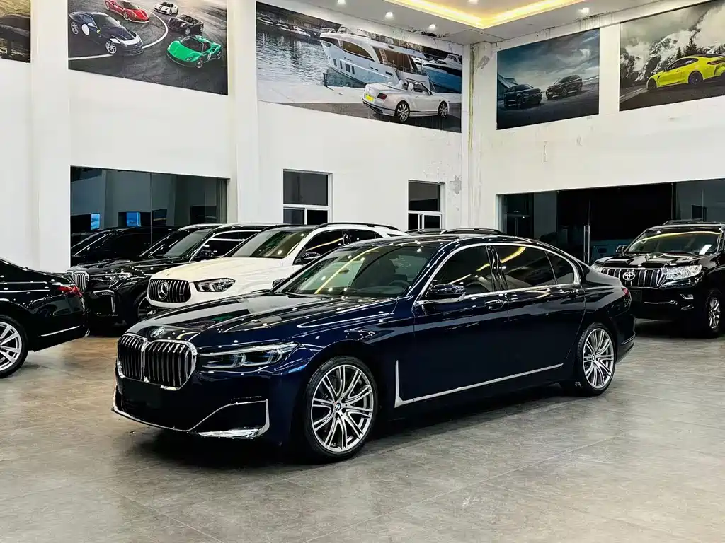 BMW 7 Series 2021 — фото 1