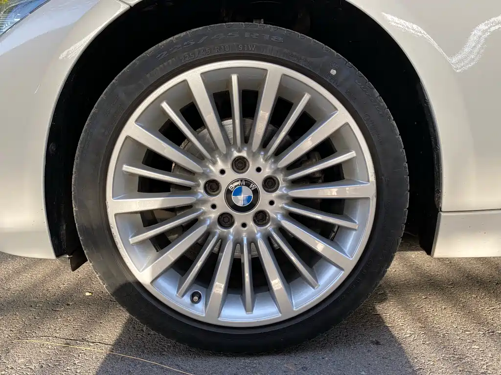 BMW 3 Series 2018 — фото 24