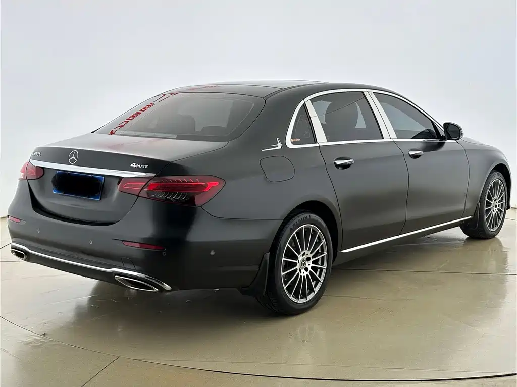 Mercedes-Benz E-Class 2023 — фото 12