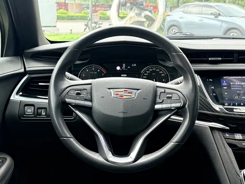 Cadillac XT6 2020 — фото 10