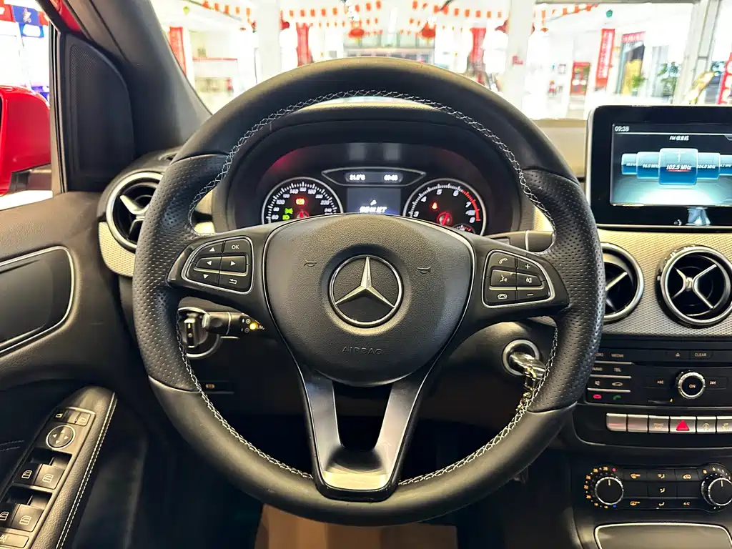 Mercedes-Benz B-Class 2016 — фото 17