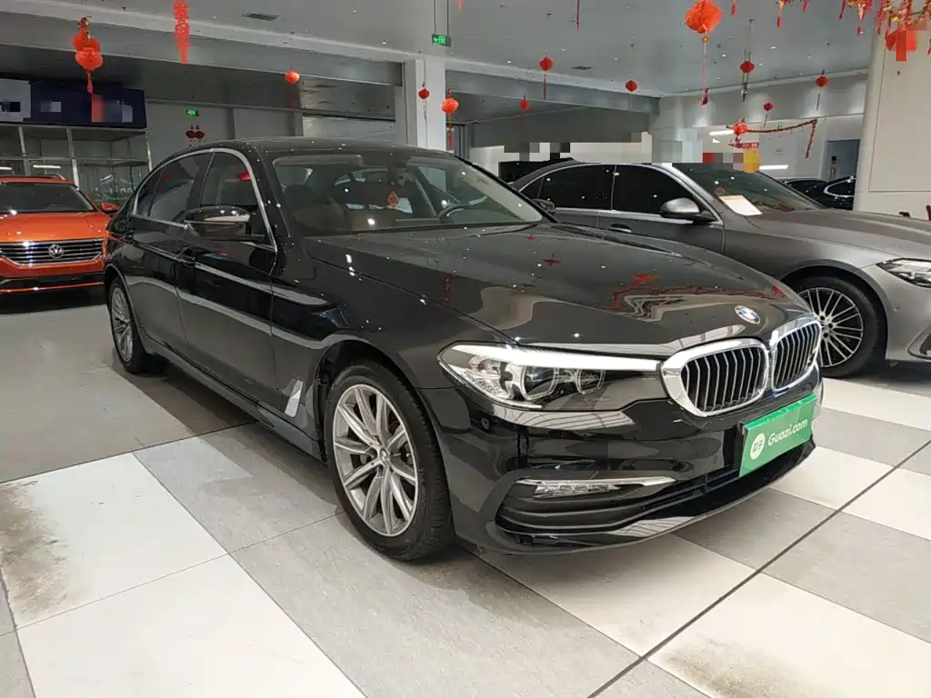 BMW 5 Series 2018 — фото 22