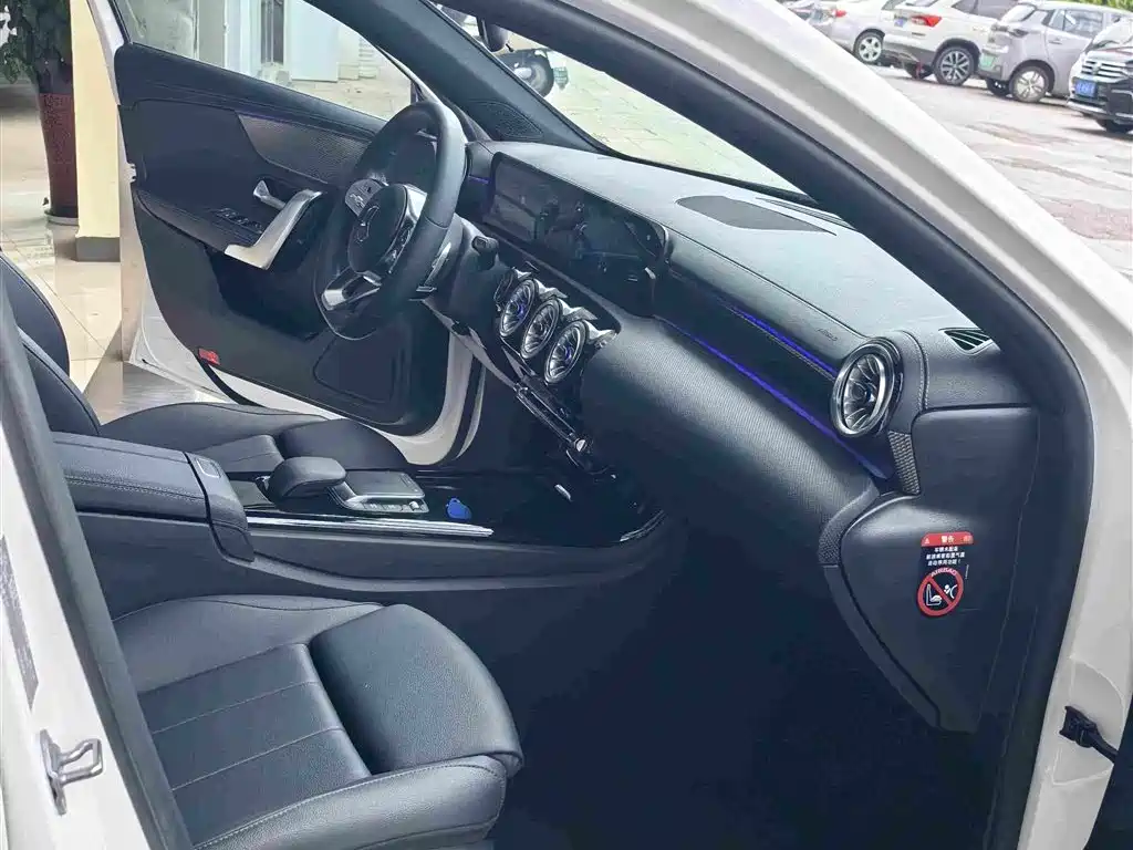 Mercedes-Benz A-Class 2022 — фото 15