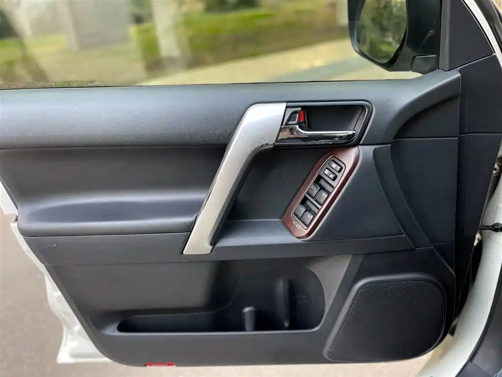 Toyota Prado 2016 — фото 20