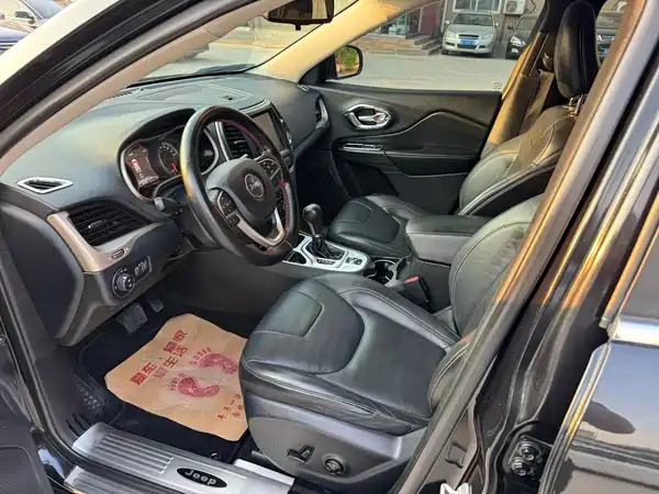 Jeep Cherokee 2016