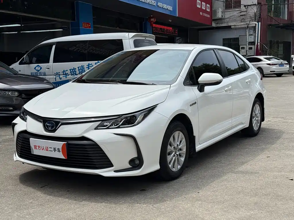 Toyota Corolla 2023 — фото 1