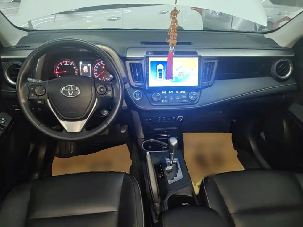 Toyota RAV4 2019 — фото 10